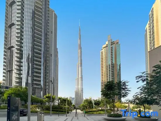 bnbme | Luxury Apt | Pool w/ Burj Khalifa Views