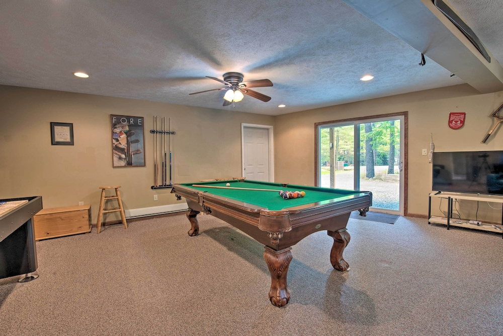 2 Mi to Lake Harmony: Gem w/ Game Room & Deck
