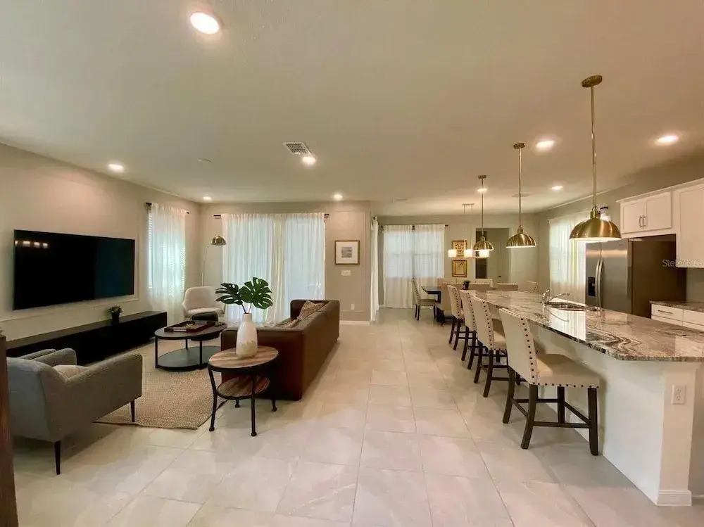 8949 CB - Exquisite Luxury Home With Pool Retreat