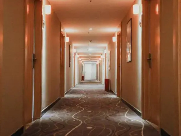 7 Days PremiumNanchang Tengwangge Huacai Building
