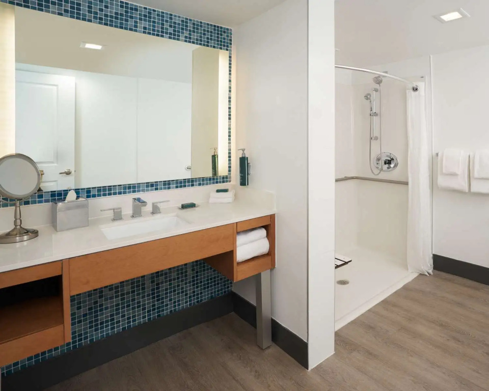 DoubleTree by Hilton Miami North I-95