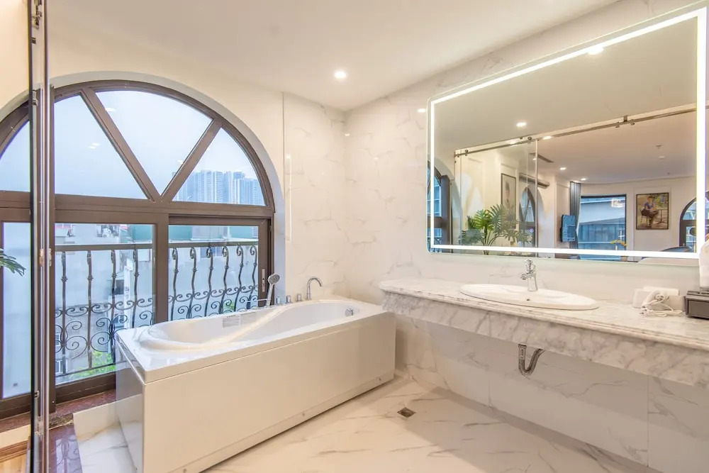 Reyna Luxury Hotel