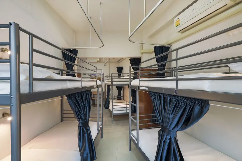 OYO 724 Green Light Cafe and Bed Hostel