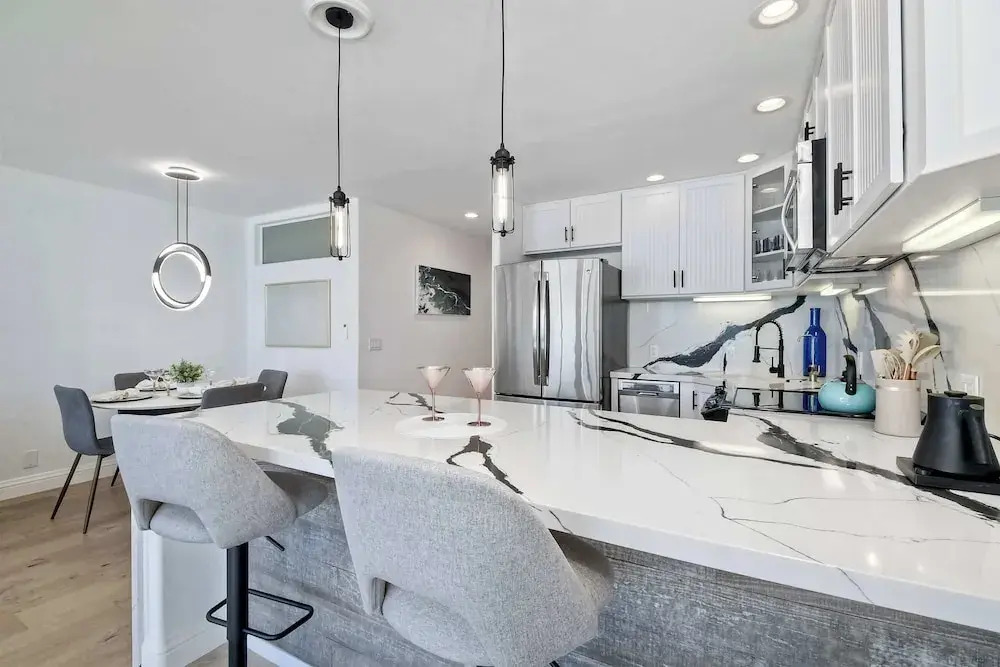 Solana Sunset Stunning Beachside Retreat for 4!