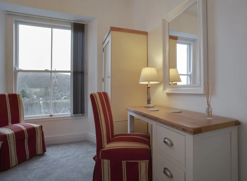 Top of the Bank Apartment