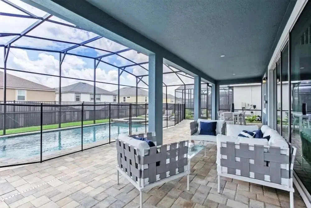 Luxury High Ceilings Pool, Spa Beautiful Home! 6 Bedroom Villa