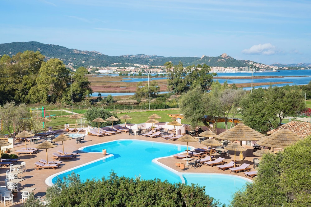 Hotel with swimming pool near Baja Sardinia