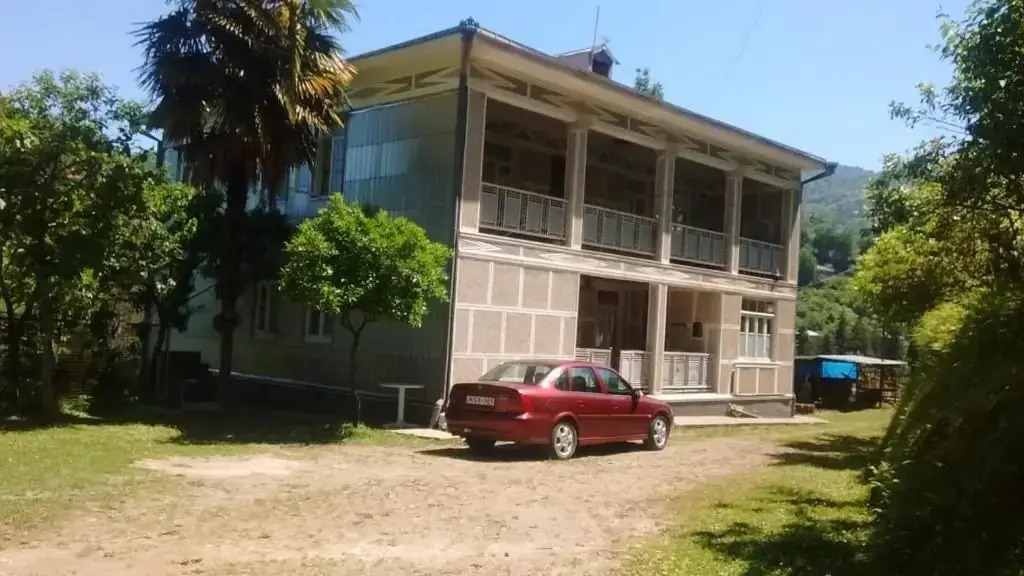 Guest House With Garden
