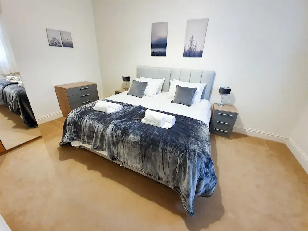 Linburn House Apartment