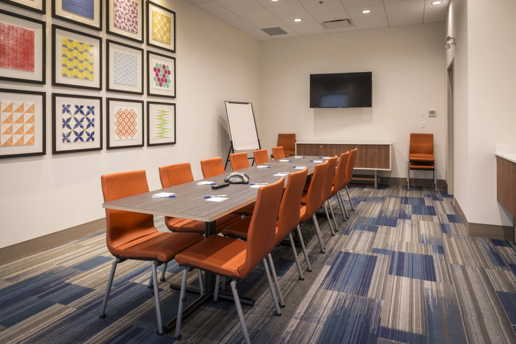 Holiday Inn Express & Suites Victoria-Colwood by IHG