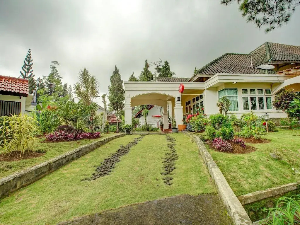 OYO 90080 Villa Lotus E06