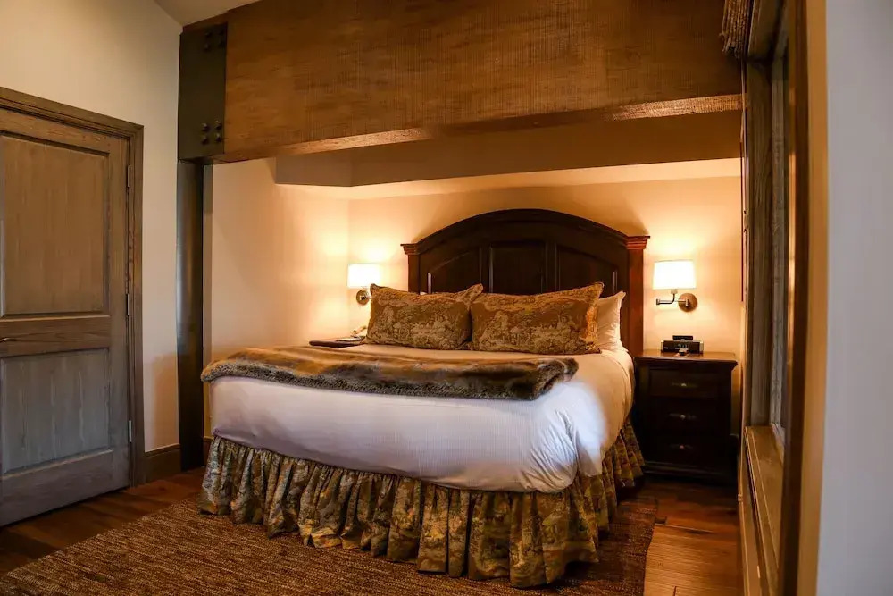 Deer Valley Two Bedroom Loft Suite with Easy Access to all Park City has to Offer 2 Condo by RedAwning