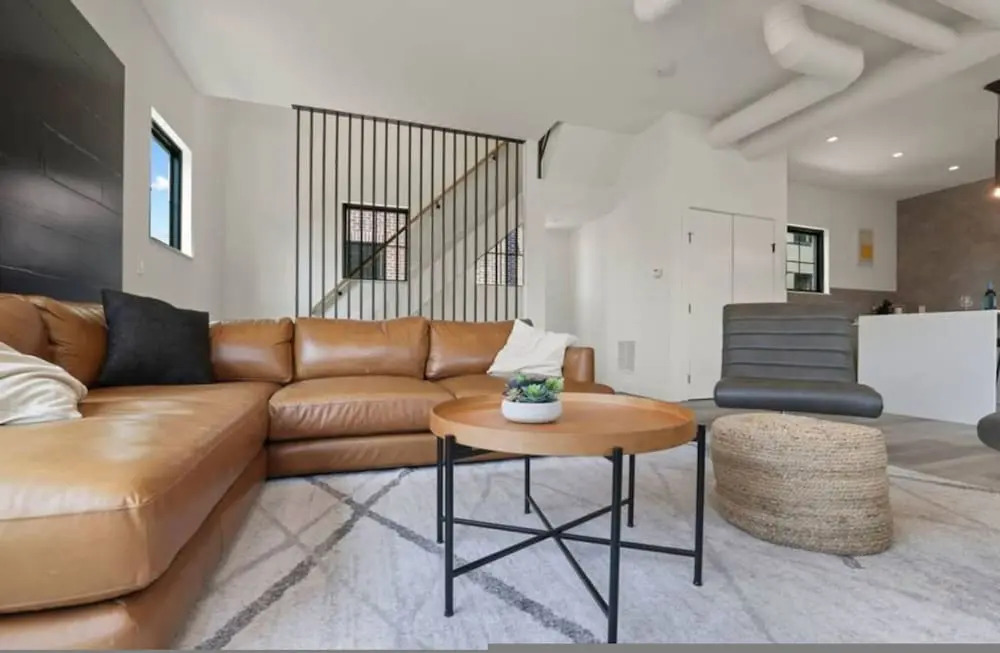 Work Of Art -3 Bedroom Elegant Townhome-columbus