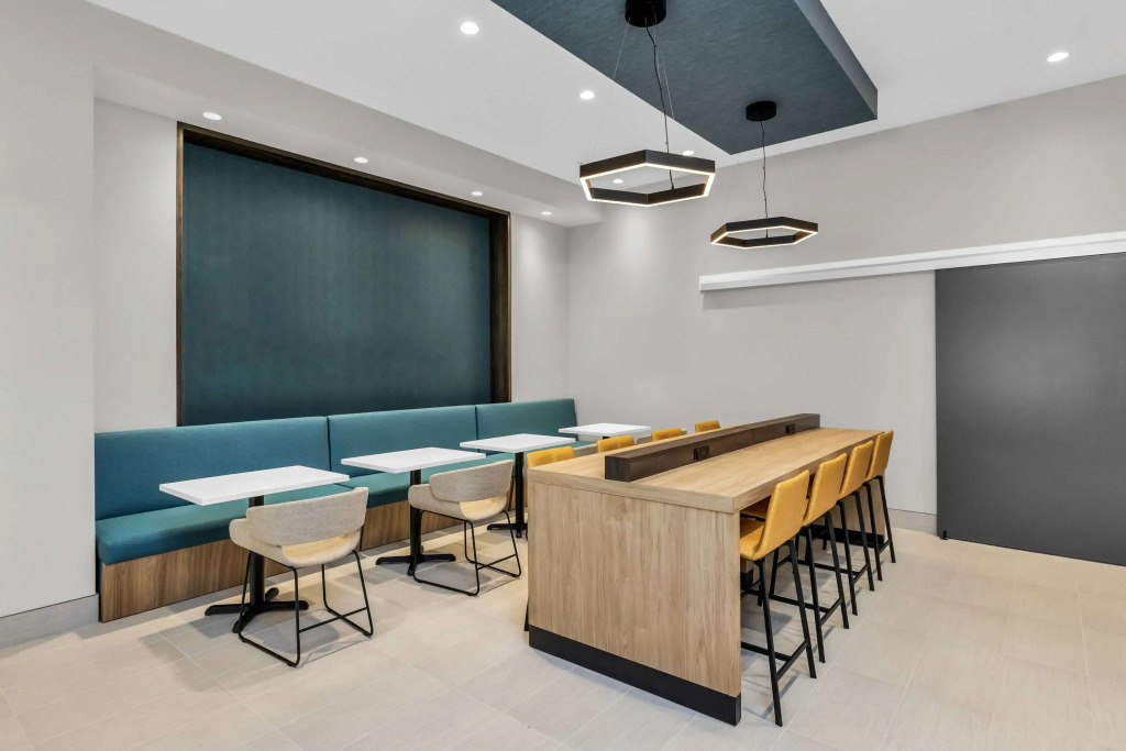 La Quinta Inn & Suites by Wyndham San Jose Airport-Downtown