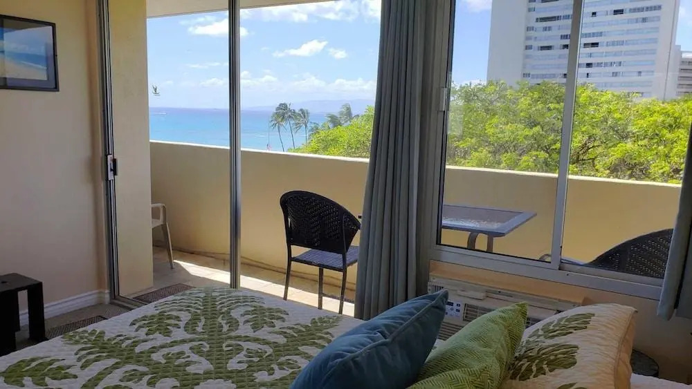 Diamond Head Beach Hotel 805