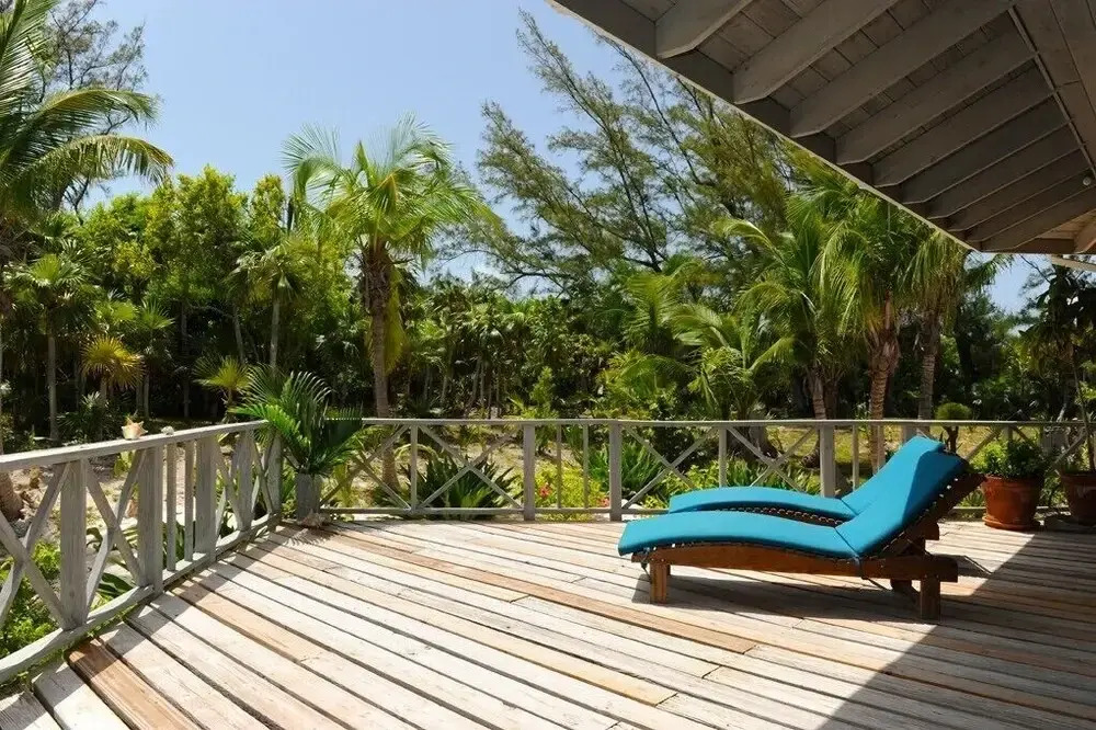 Oceanfront Elegance: Lovely Home With Views