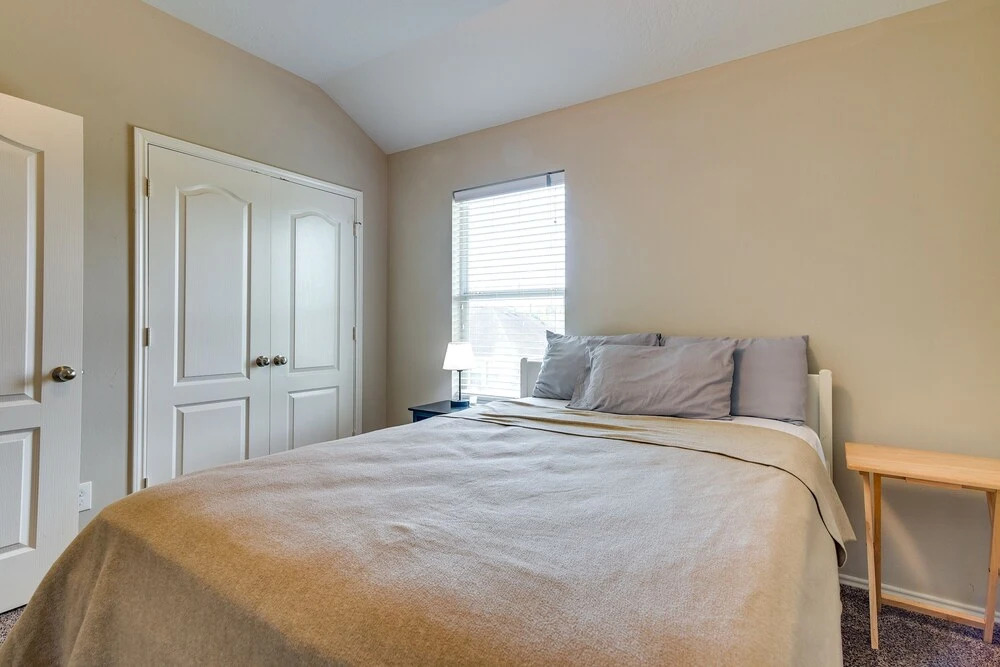 Pet-friendly Pearland Home ~ 21 Mi to Houston!