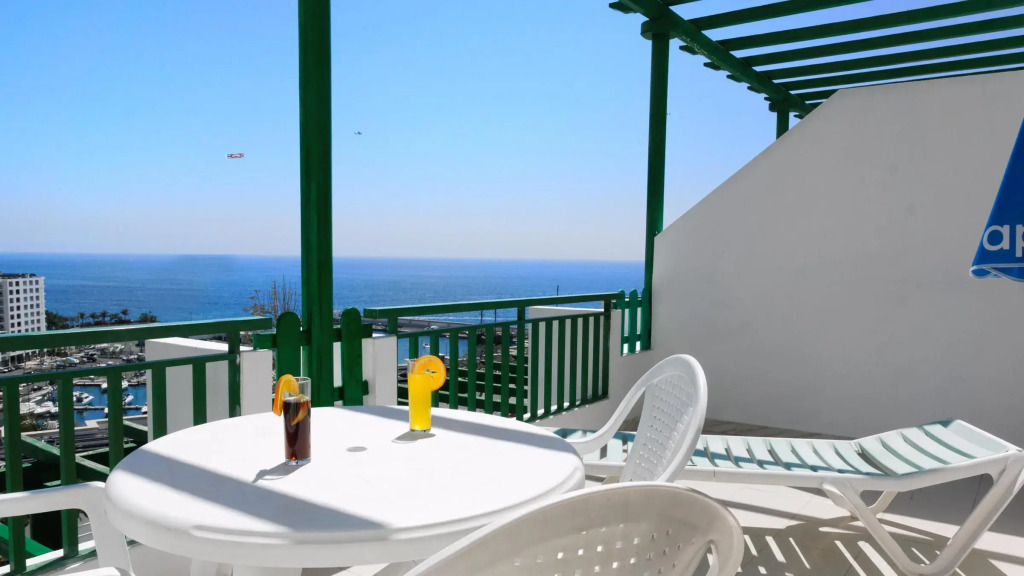 Los Veleros Apartments