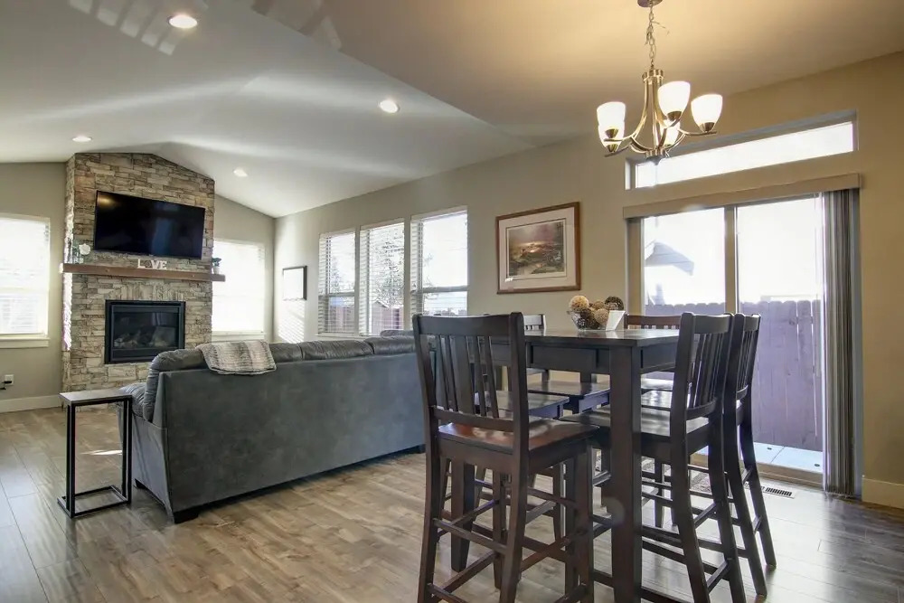 Jacksons Place 3 Bedroom Home by Redawning
