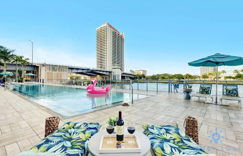 1 BR Apartment with Bay View and Parking Included