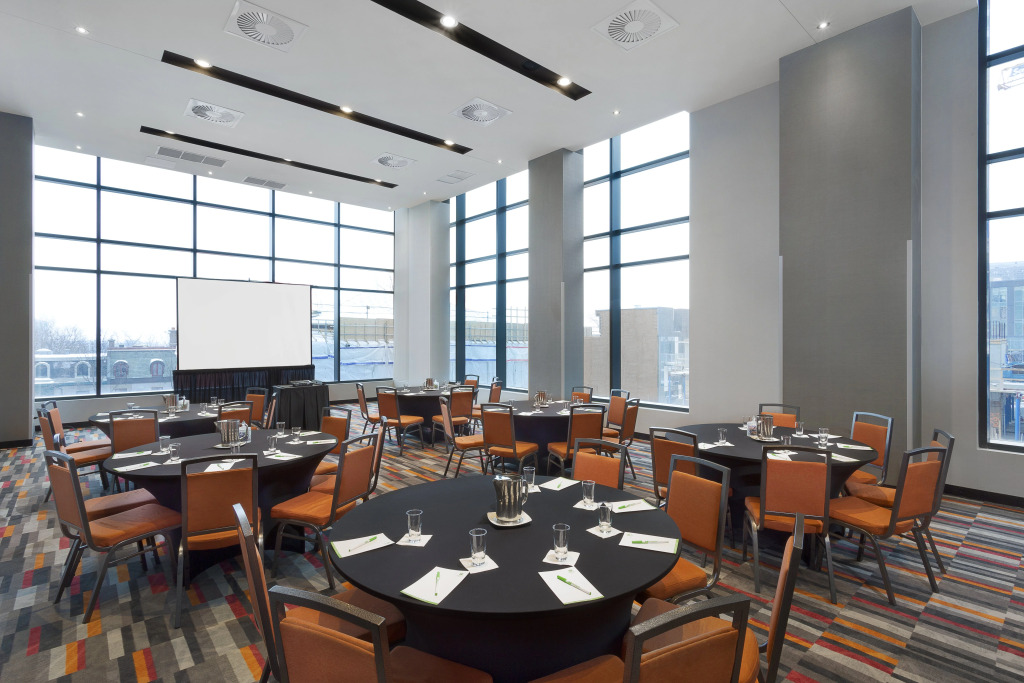 Holiday Inn Hotel & Suites - Montreal Centre-ville Ouest by IHG