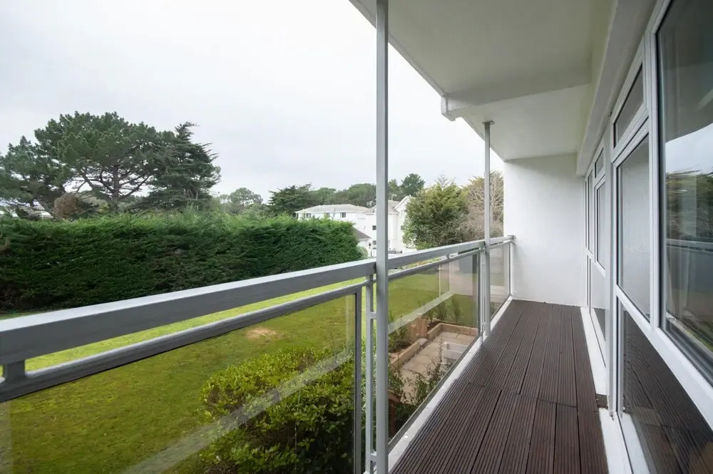 Fairwinds in Poole With 2 Bedrooms and 1 Bathrooms