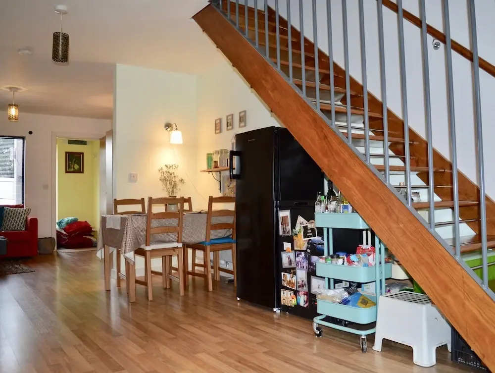 Spacious 2 Bedroom Townhouse With Garden & Parking