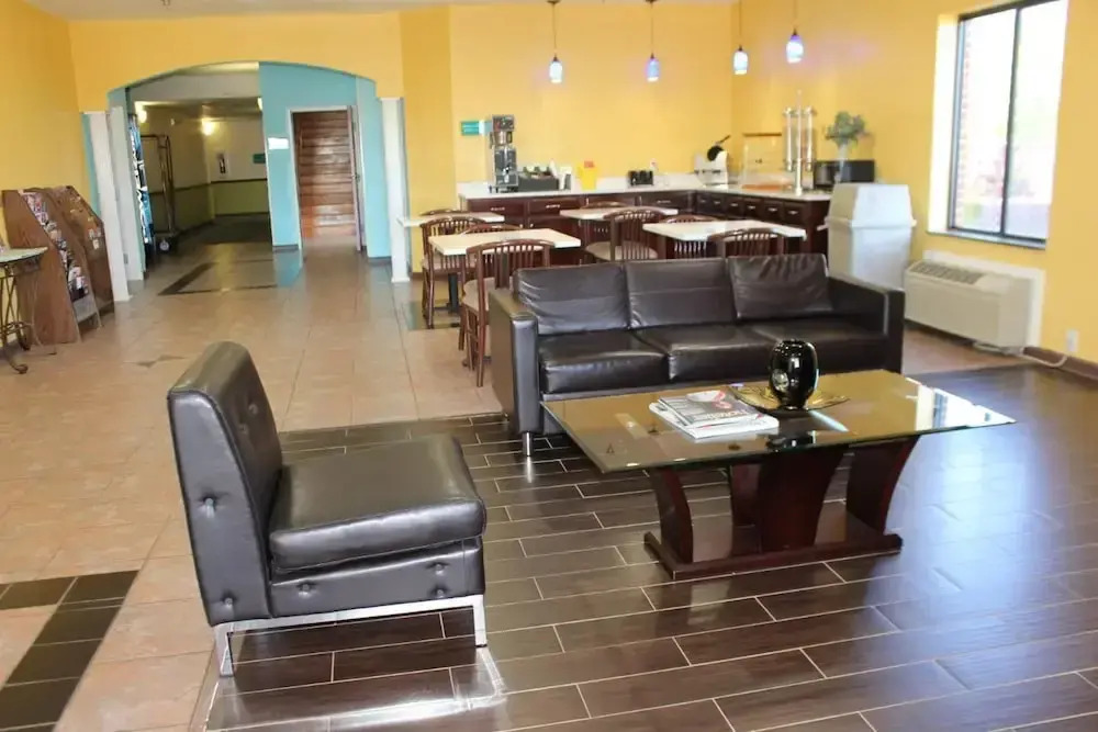Home Gate Inn & Suites