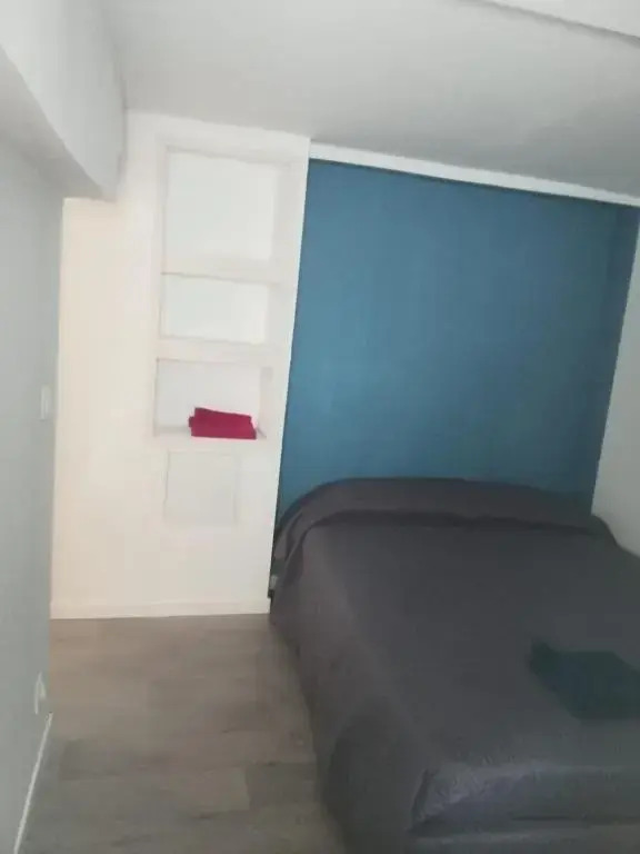 Studio aménagé en sous sol