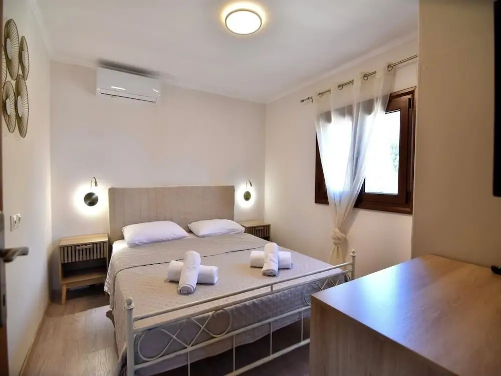 Spacious Beachfront Retreat With Large Garden in Ormos Panagias
