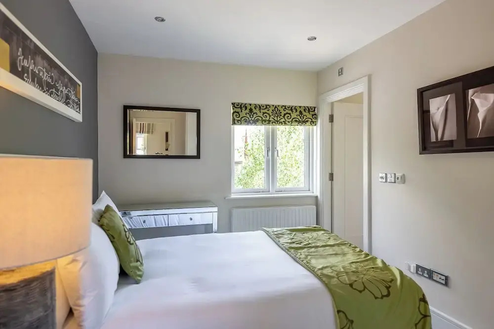 Spacious Kenmare Home to Sleep 8 Free use of Pool Onsite