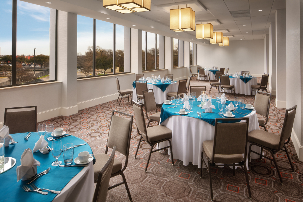 Crowne Plaza Dallas Market Ctr - Love Field, an IHG Hotel