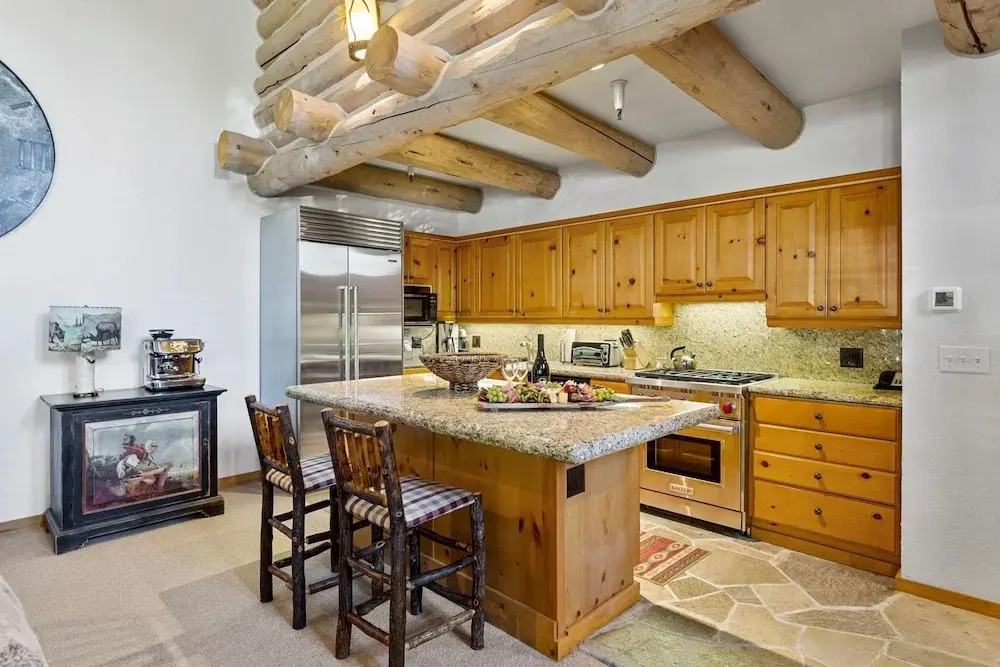 Pine Inn at Trail's End Lodge - Three Bedroom Residence with Spa #1 3 Condo