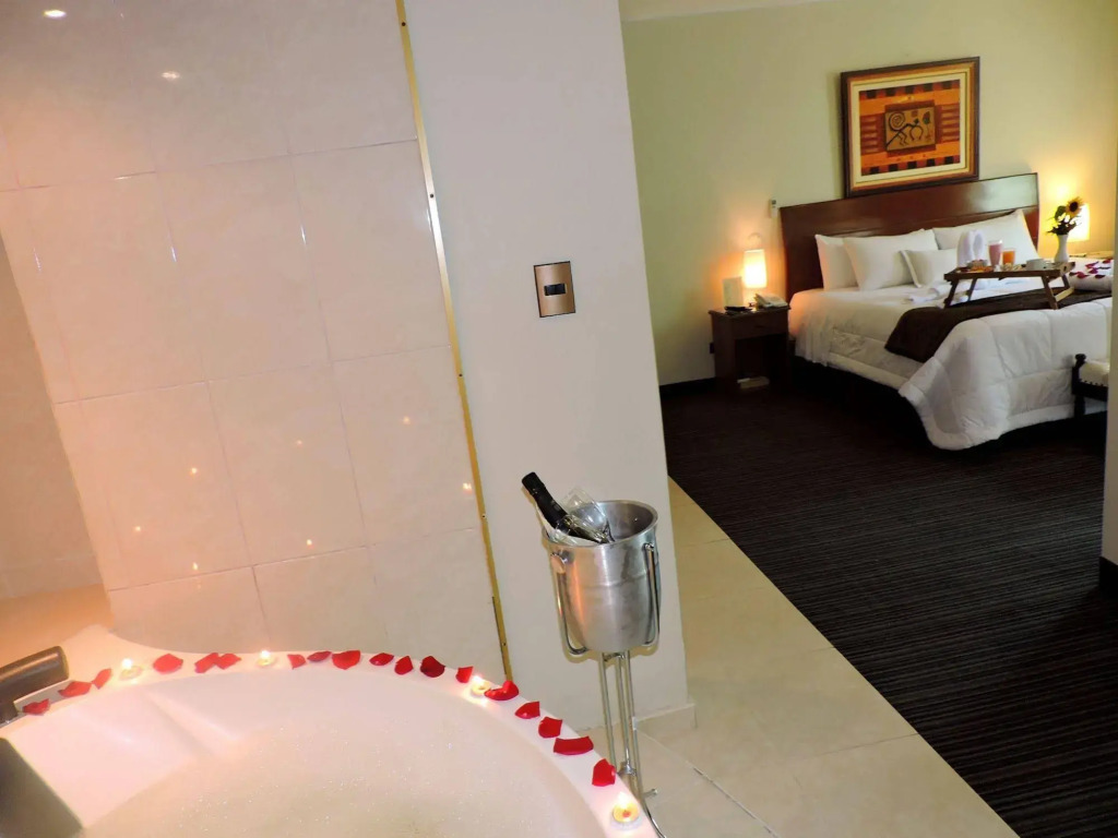 Epiqus Hotel