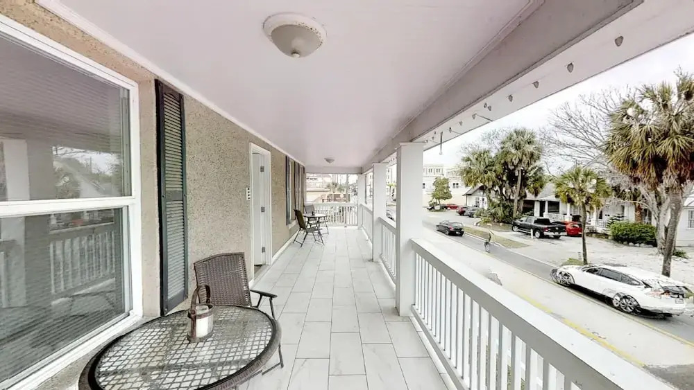 1 Bedroom - Walk to Historic Downtown Condo