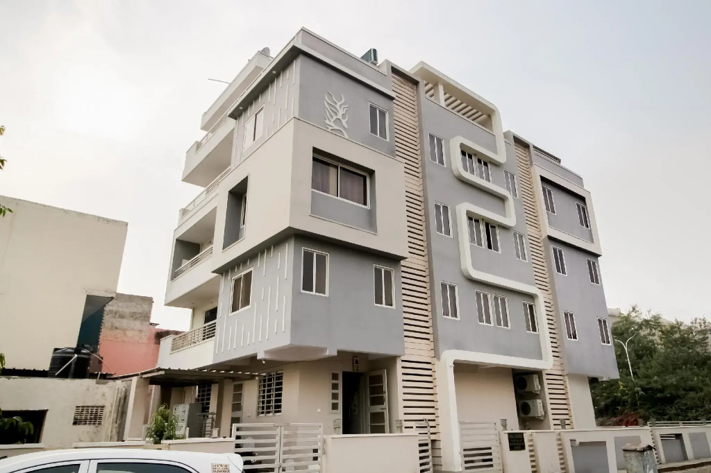 OYO 43050 Hotel Royal Residency