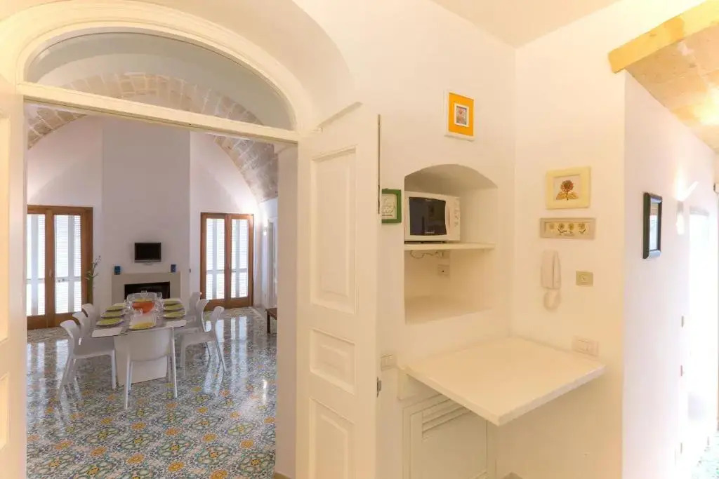 Villa a mare grande piscina, tennis, calcetto m750