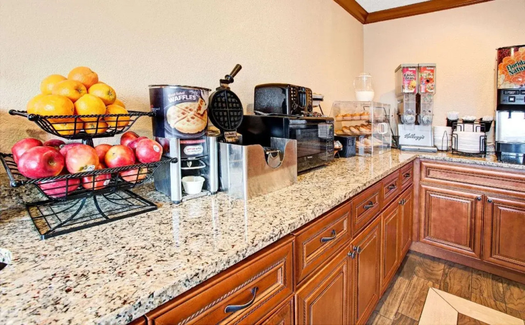 American Inn & Suites Metro Airport
