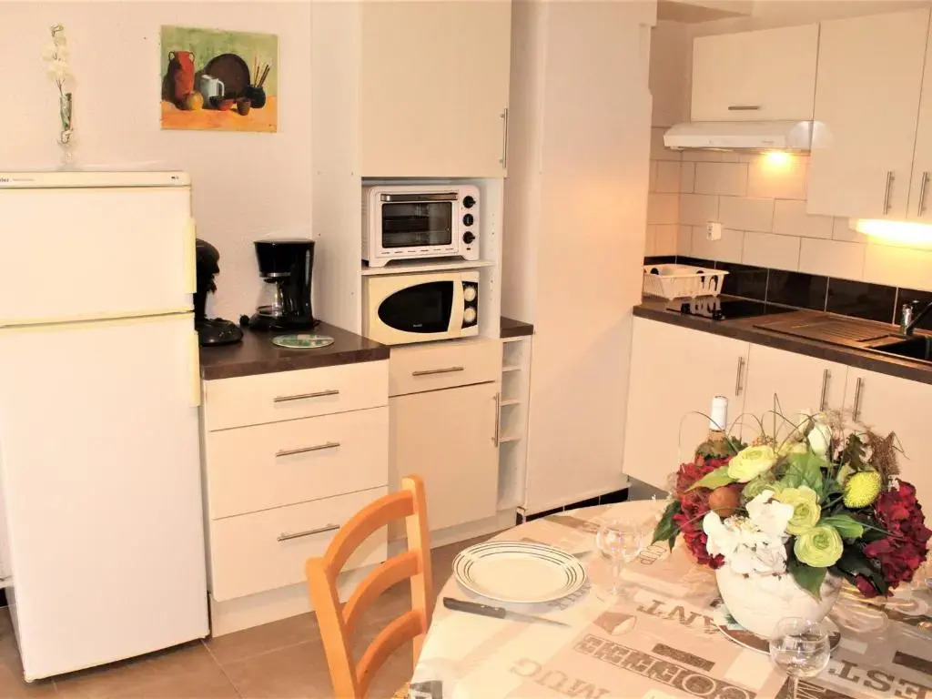 Appartement Balaruc-les-Bains, 1 pièce, 4 personnes - FR-1-503-51
