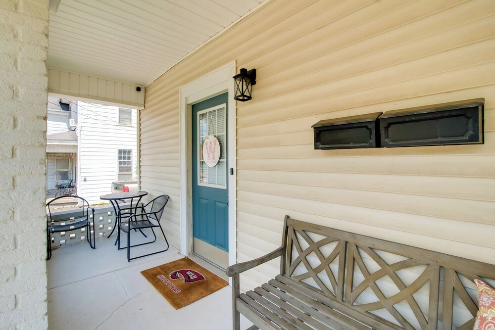 Hilltopper Convenience: Modern Duplex Near WKU