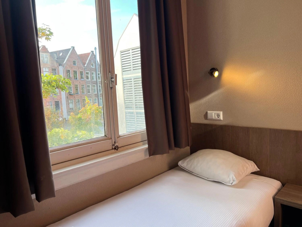 Blossoms City Hotel