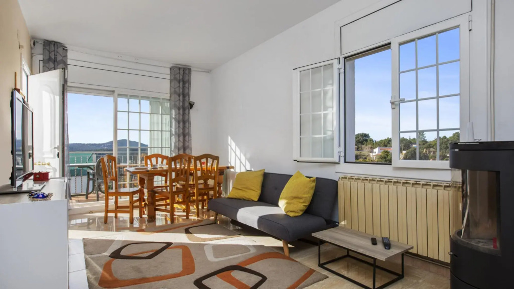 Mari in Vidreres with 6 bedrooms and 2 bathrooms