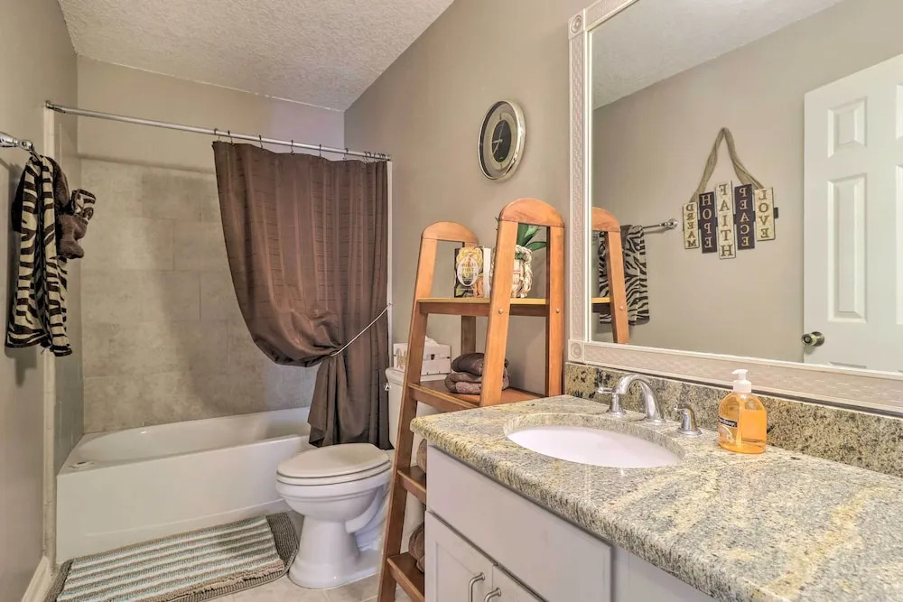 Jacksonville Home, Near Beach & Mayo Clinic!