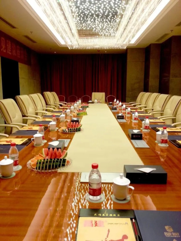 Vienna Hotel Xinyang Pingqiao Century Plaza Store