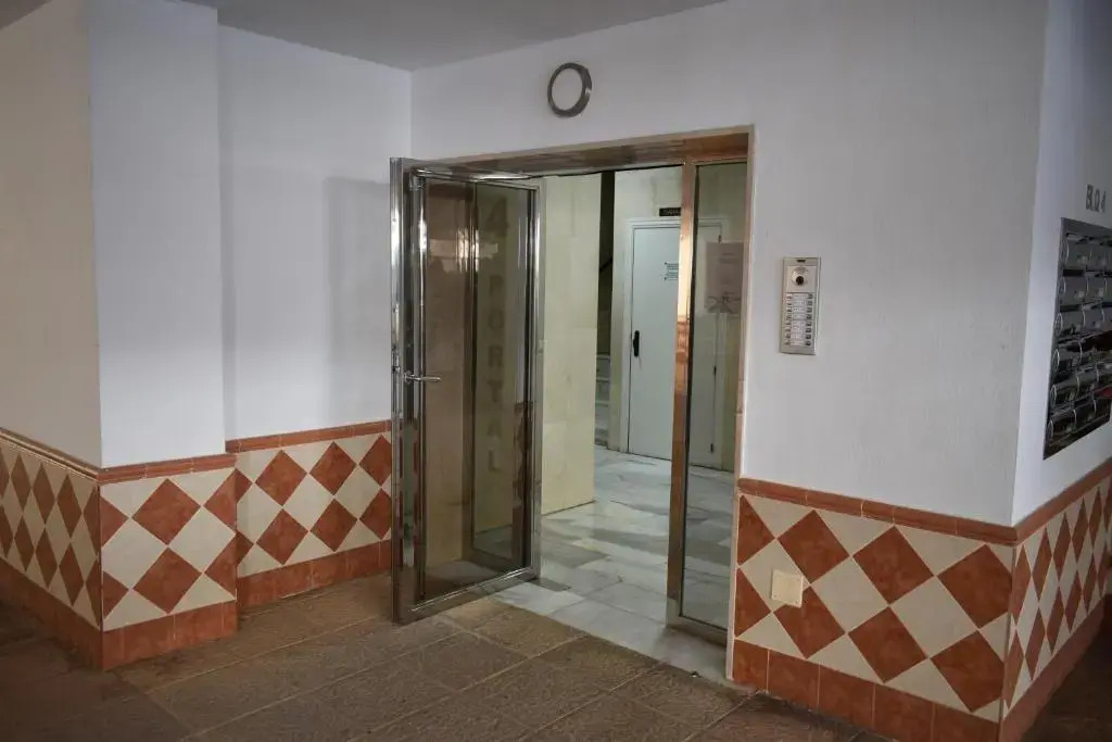 TIMON II, Luxury 3 bedroom Beachside Apartment