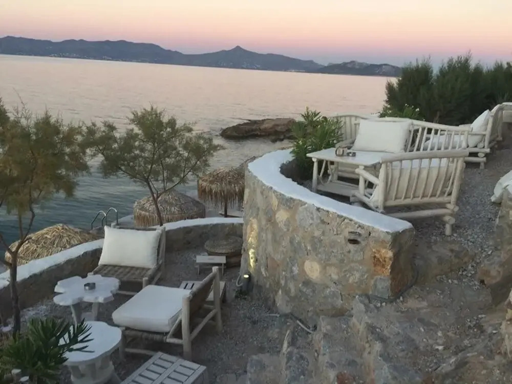 Kekrifalia Hotel