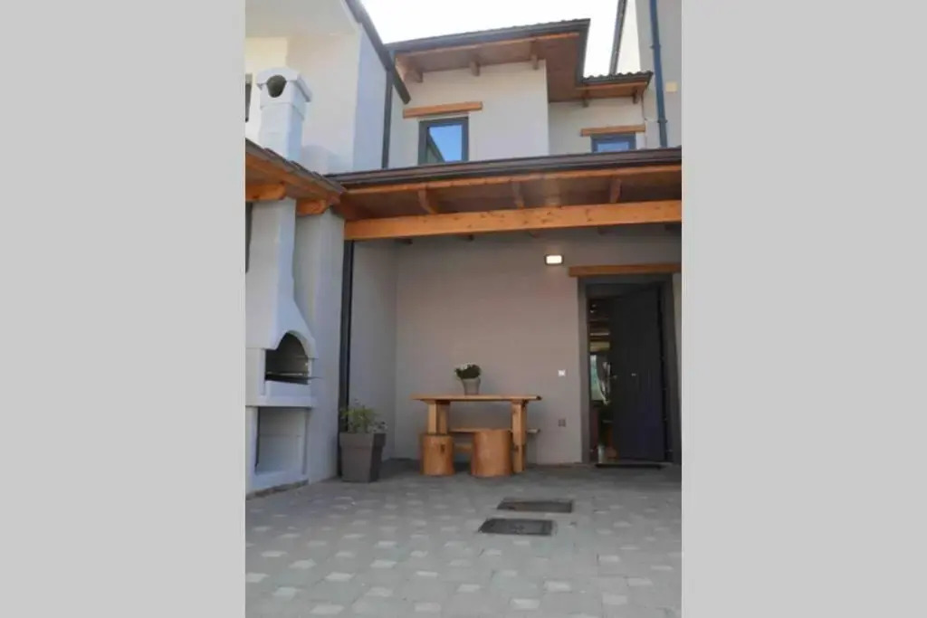pikralida house
