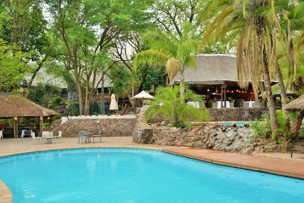 Cresta Mowana Safari Resort & Spa