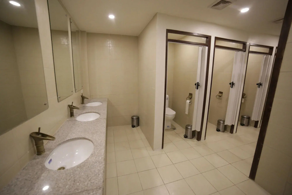 Tambayan Capsule Hostel & Bar