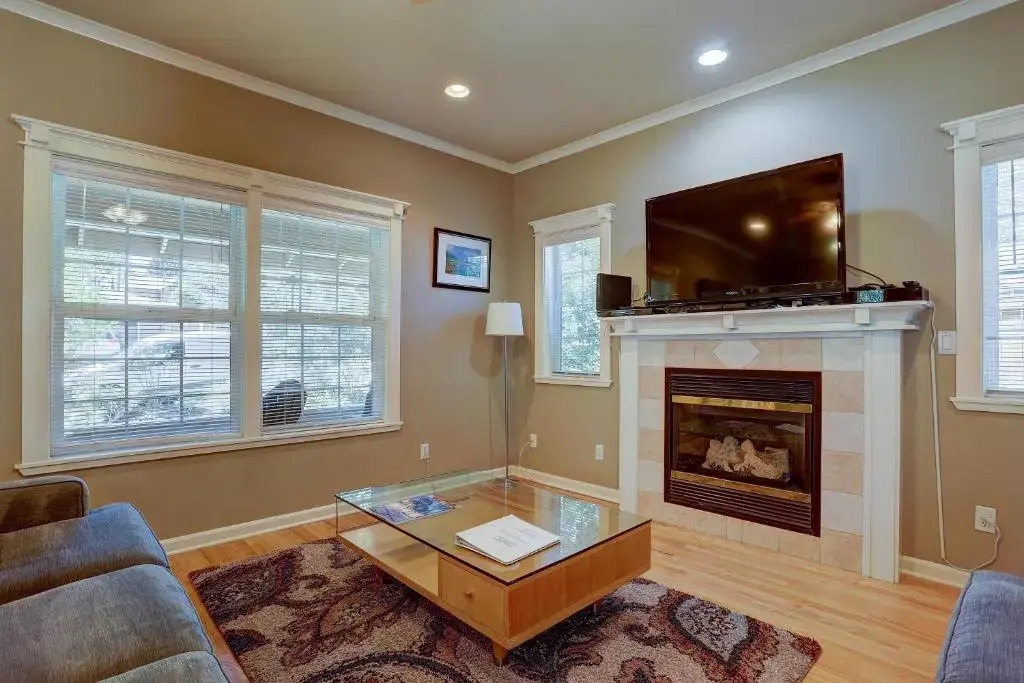 Westside Walkable-AC-3BR/2.5BA